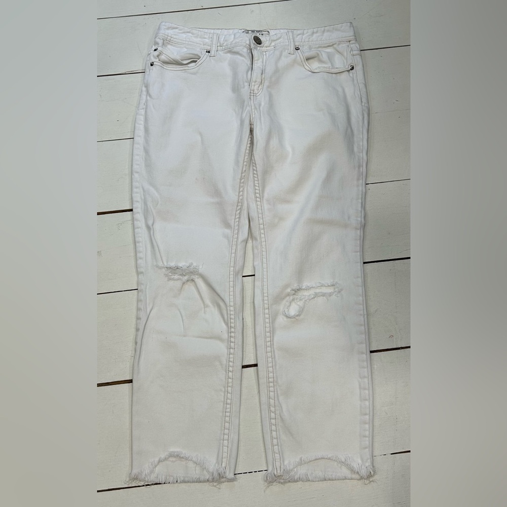 Free People White Straight Leg cropped distressed jeans Size 30